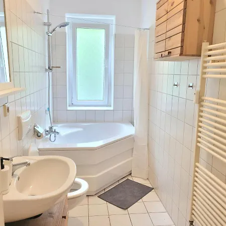 Voll Ausgestattete Ferienwohnung In Lägenhet